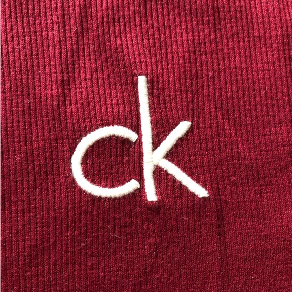 Calvin Klein Henley Neck Logo Embroidered Ribbed Long Sleeve Top in Burgundy M - Picture 4 of 10